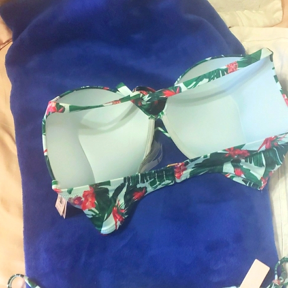 Bikini set - Picture 3 of 7